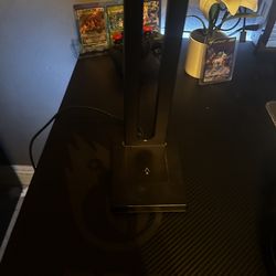 Headphone stand