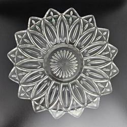 Vintage Flower Petal Starburst Plate 11.5" Federal Glass