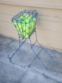 Tennis ball stand / hopper with balls
