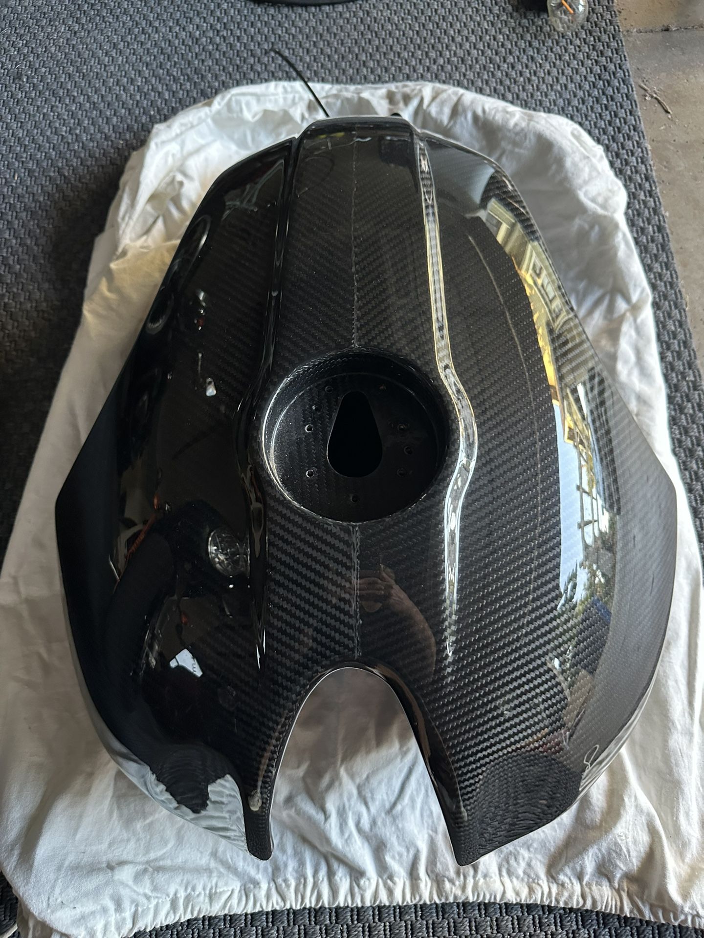 Custom Fully Carbon Fiber Motorcycle Fuel Tank