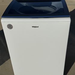 Like new whirlpool washer 5.3 cu. ft. Smart Top Load Washing Machine in White with 2 in 1 Removable Agitator, 