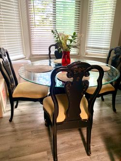 Beautiful console glass table and chairs