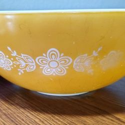 Vintage Pyrex Butterfly Mixing Bowl
