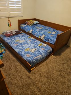 Twin bunkbed / trundle Bed