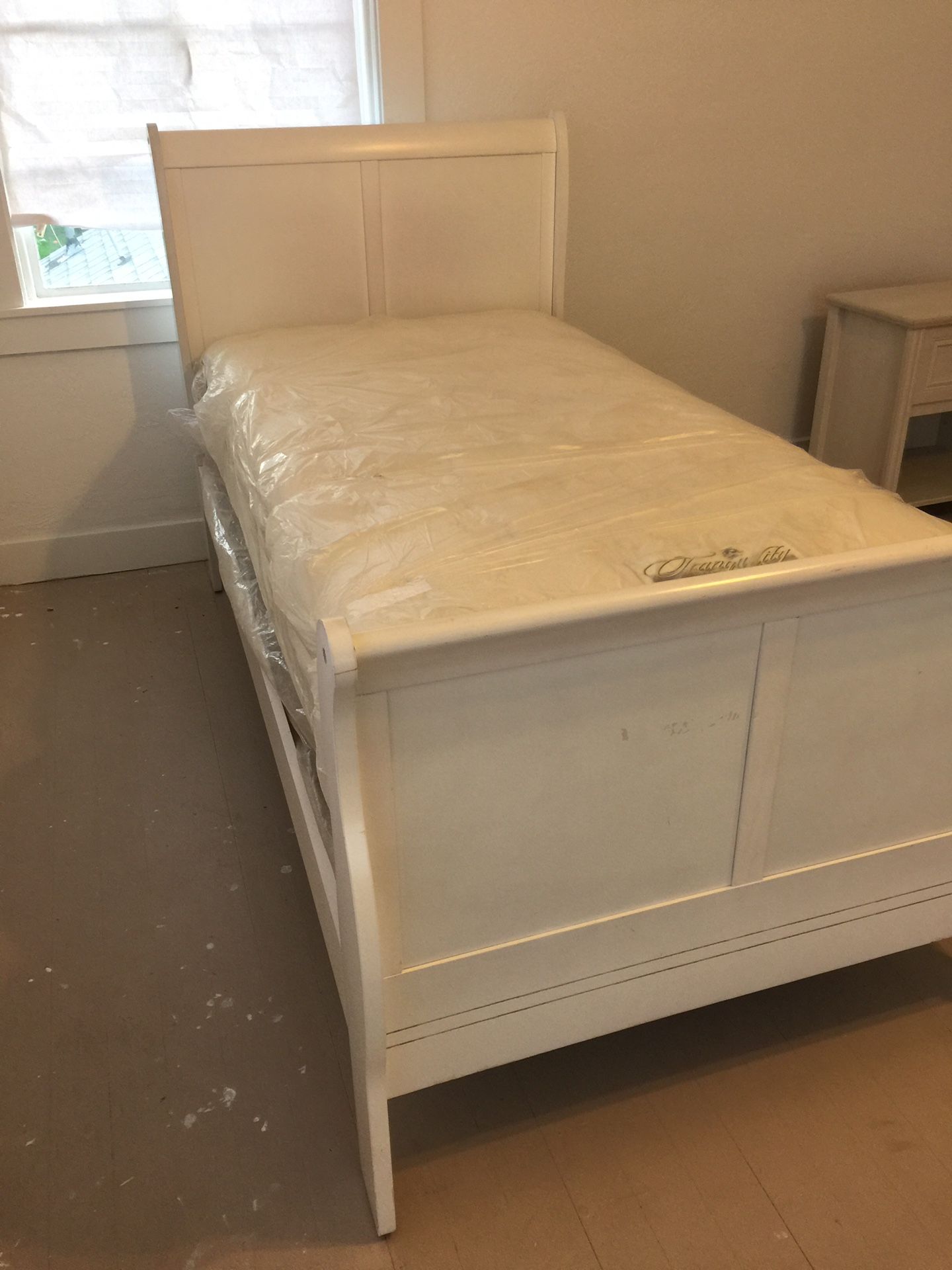 Twin bed includes mattress and box spring