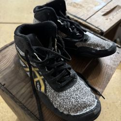 ASICS Wrestling Shoes Size 3
