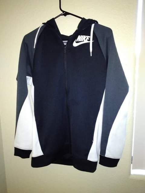 NIKE MEN'S SIZE SMALL SWEATER $10! PICK UP ONLY