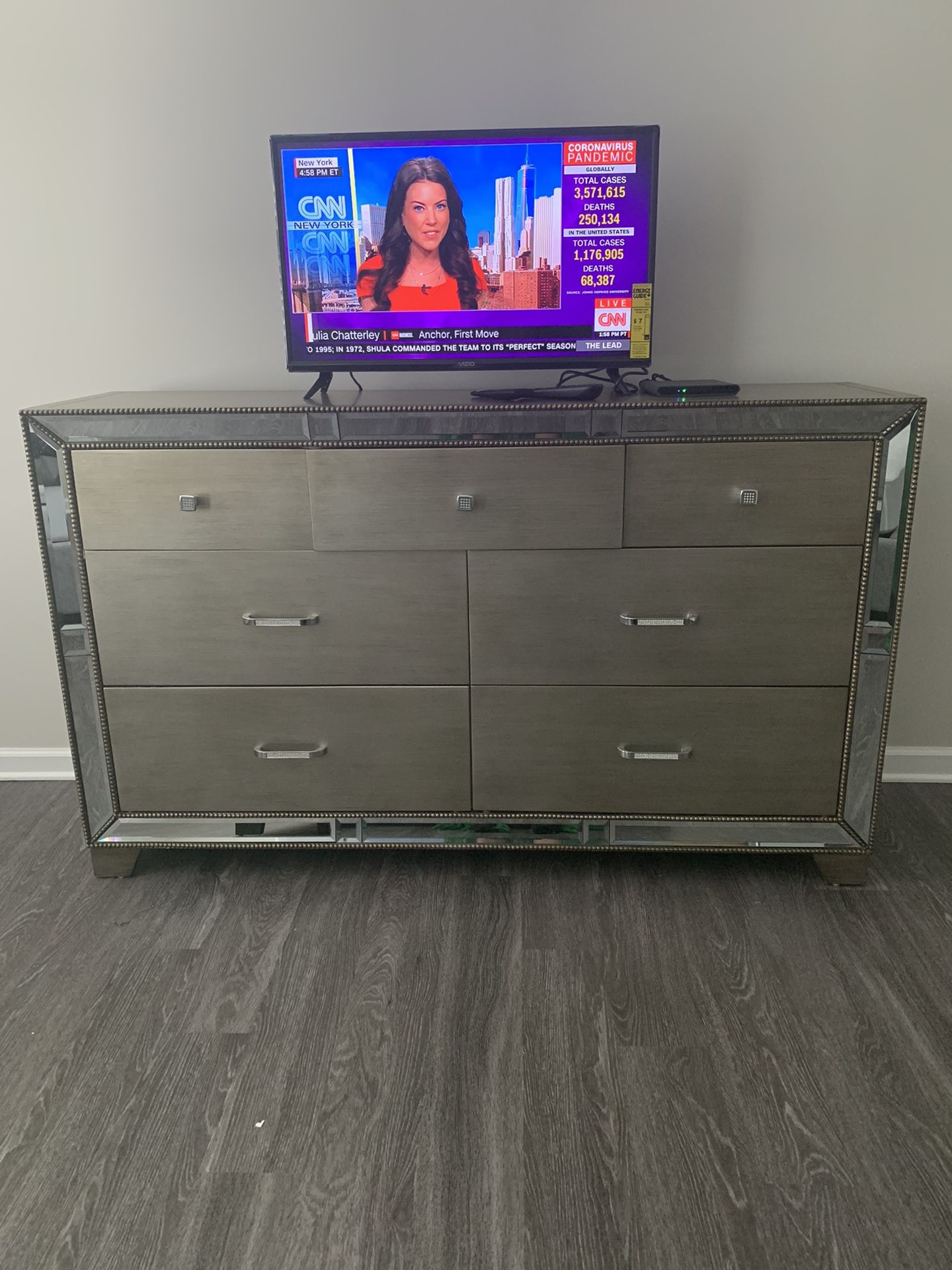 Mirrored Nightstand + Dresser Combo for Sale in Atlanta, GA OfferUp
