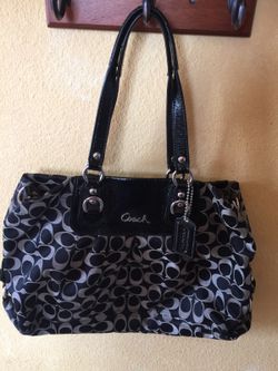 Black signature COACH bag Purse No H1126 F15510 for Sale in San Diego CA OfferUp