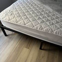 Full Bed  Memory Mattress With Cover And Base 