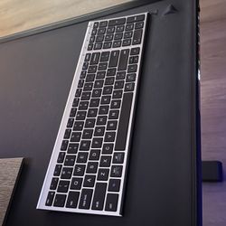 Bluetooth Wireless Full Size Keyboard 