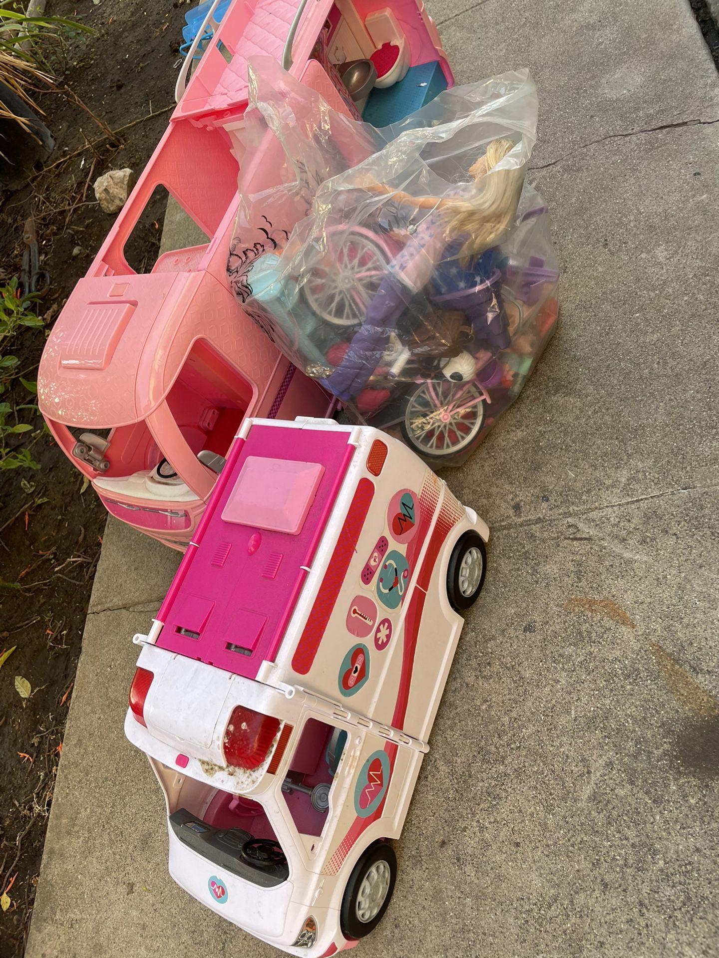 Barbie Camper And Ambulance With Bag Of Accessories Sale Wilmington, - OfferUp
