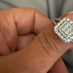 Designer Wedding Ring size 8 For Only 50$ 