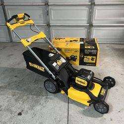 New DEWALT 2x20V MAX 21 in. Cordless Battery Powered Self Propelled Lawn Mower (Batteries Not Included)