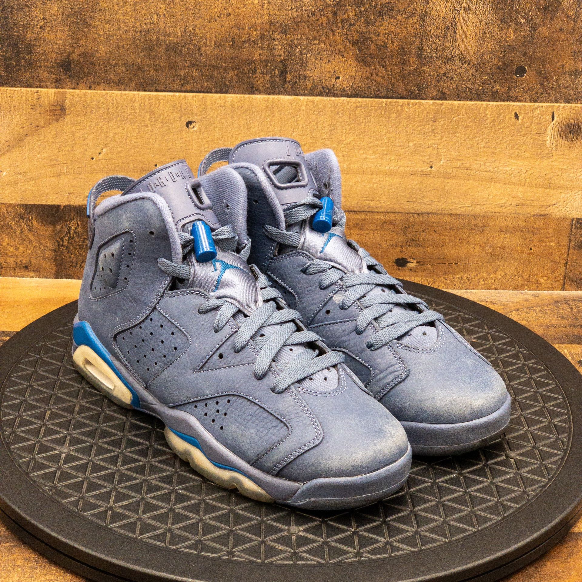 NIKE AIR JORDAN RETRO 6 DIFFUSED BLUE KIDS ATHLETIC SHOES BASKETBALL SIZE 7Y for Sale in Omaha NE OfferUp