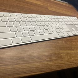 Apple Magic Keyboard with Numeric Keypad (White, US English)