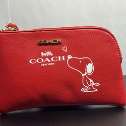 Coach x Peanuts Snoopy Wristlet - no box