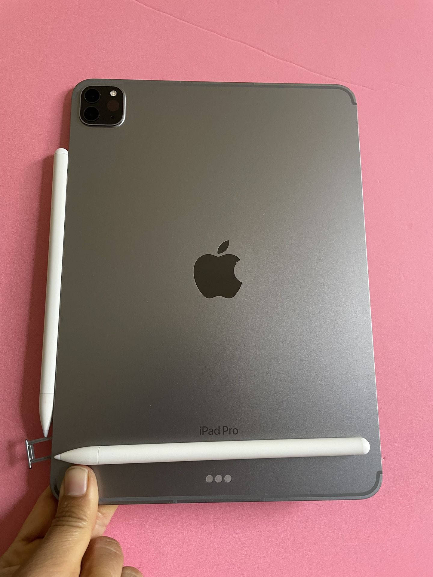 Apple iPad Pro 11” 4th generation (M2 Chip) 128GB WiFi + Cellular / unlocked with keyboard and pencil