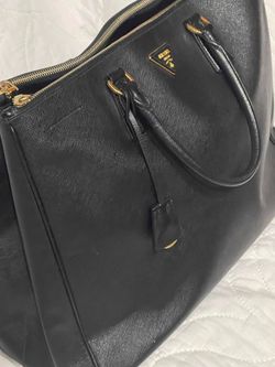 Original Pre owned Large Prada Galleria Saffiano Hand Bag for Sale in  Donna, TX - OfferUp