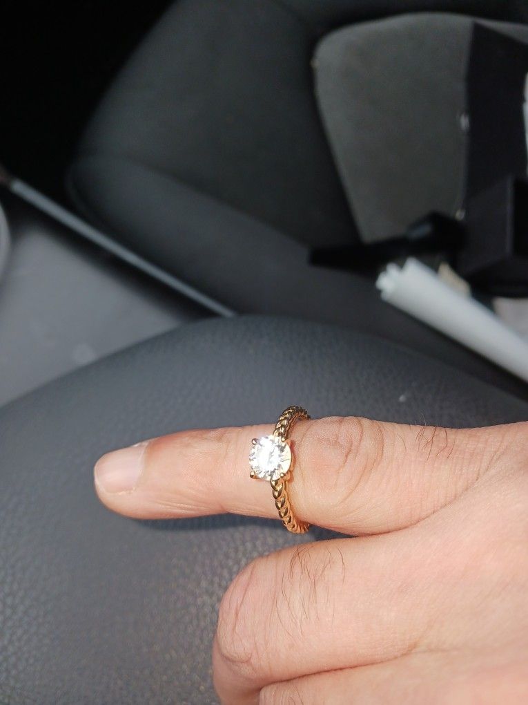 1.0 CT Brilliant Round VS2 Very Good Cut Color I Gold Ring