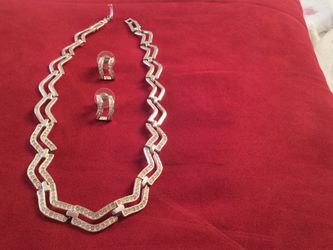 Neckless Set