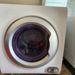 Avanti Washer Dryer Combo, Never Used. Retail New Over $800 Will Let  go for $300