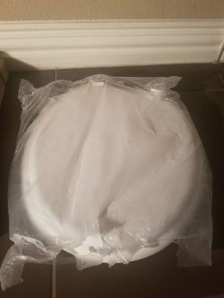 2 NEW  TOILET  SEATS