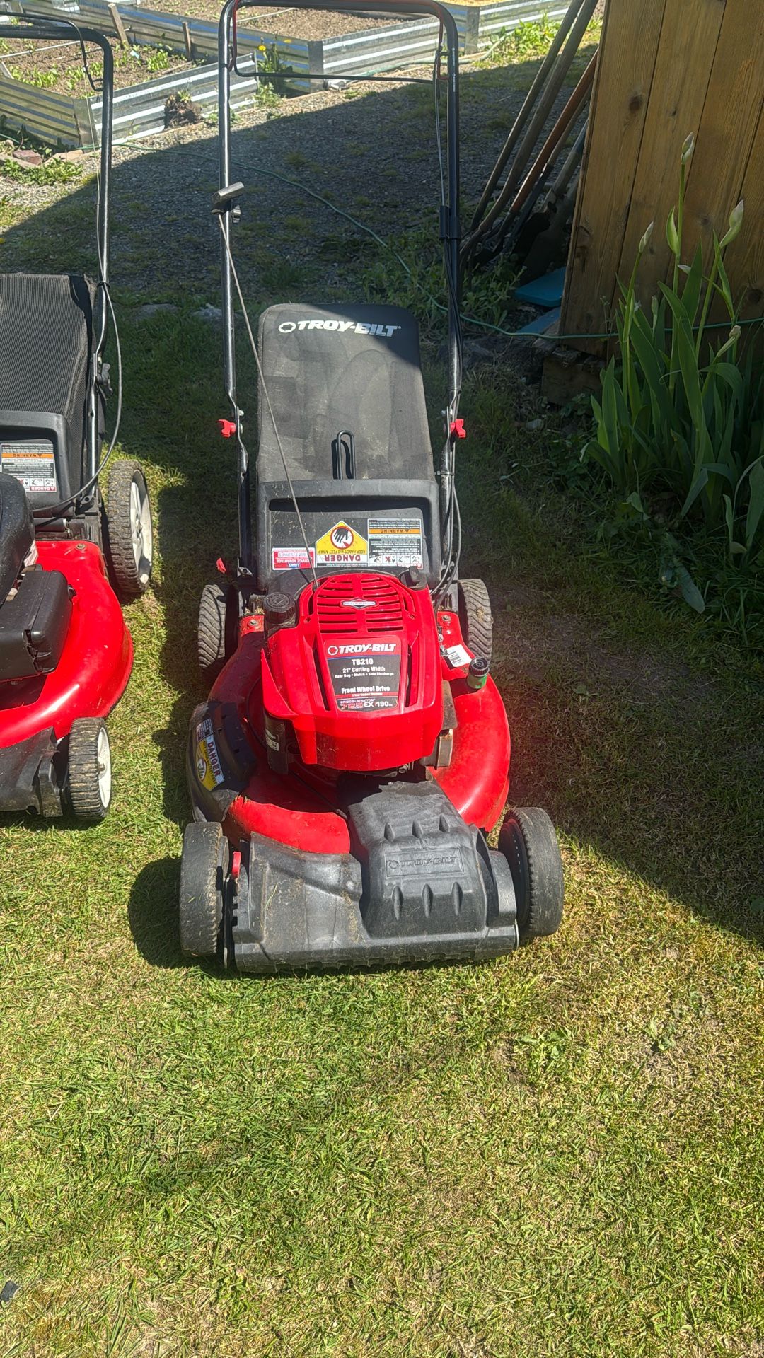 Troy Bilt 21 inch cut self-propelled little hard to start trying to fix it, but runs and drives and cuts down 3 foot grass
