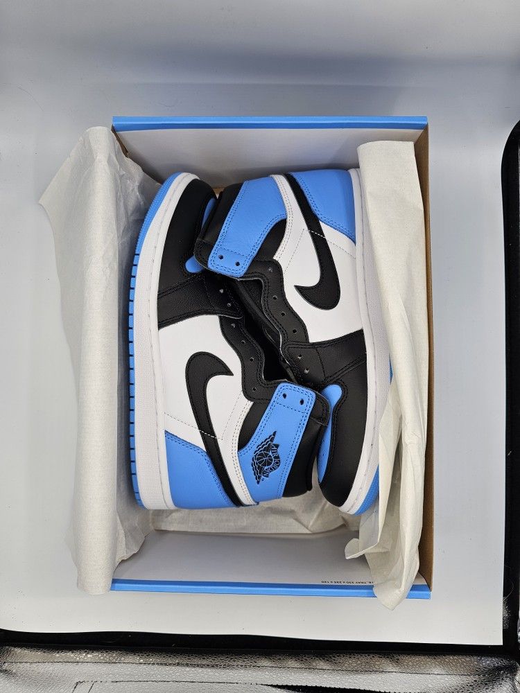 Air Jordan 1 Retro High OG UNC