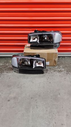 GMC Sierra Yukon XL Headlights  Black