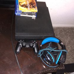 PS4 Pro, Works Perfectly I Can Send You Videos, I’m Selling It Cuz Low key I Need Money En