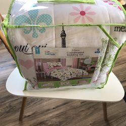 Twin Bed Set And Table 