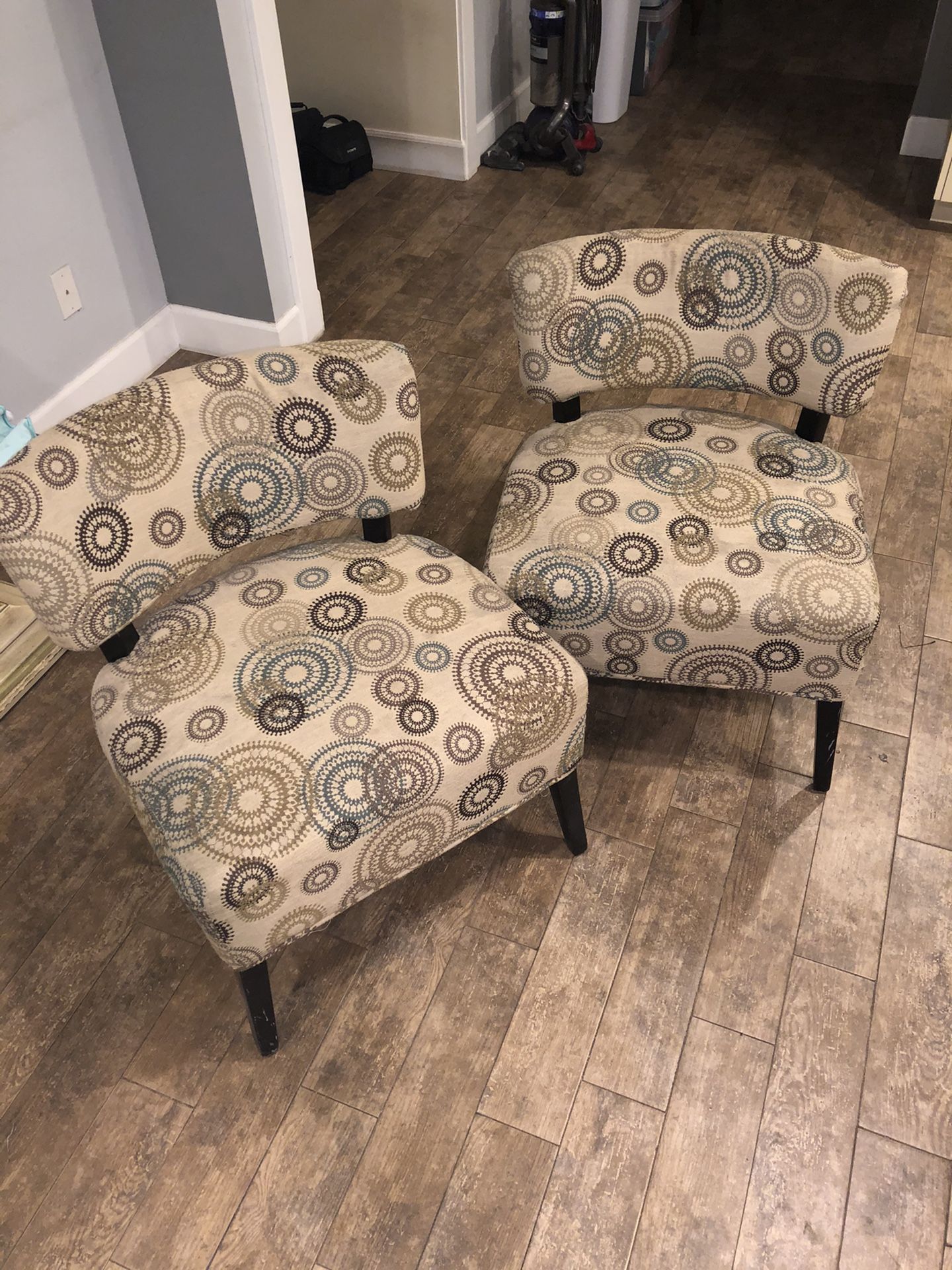 Accent chairs