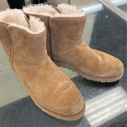 UGG Women Size 10