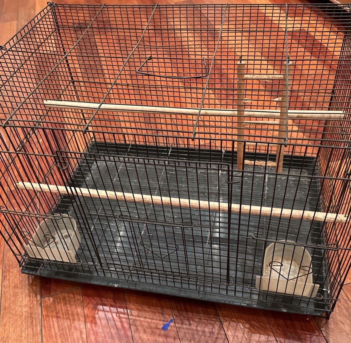 Bird cage in good condition