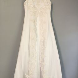 David’s bridal white gown flower girl size 7 Comes With Hair Band