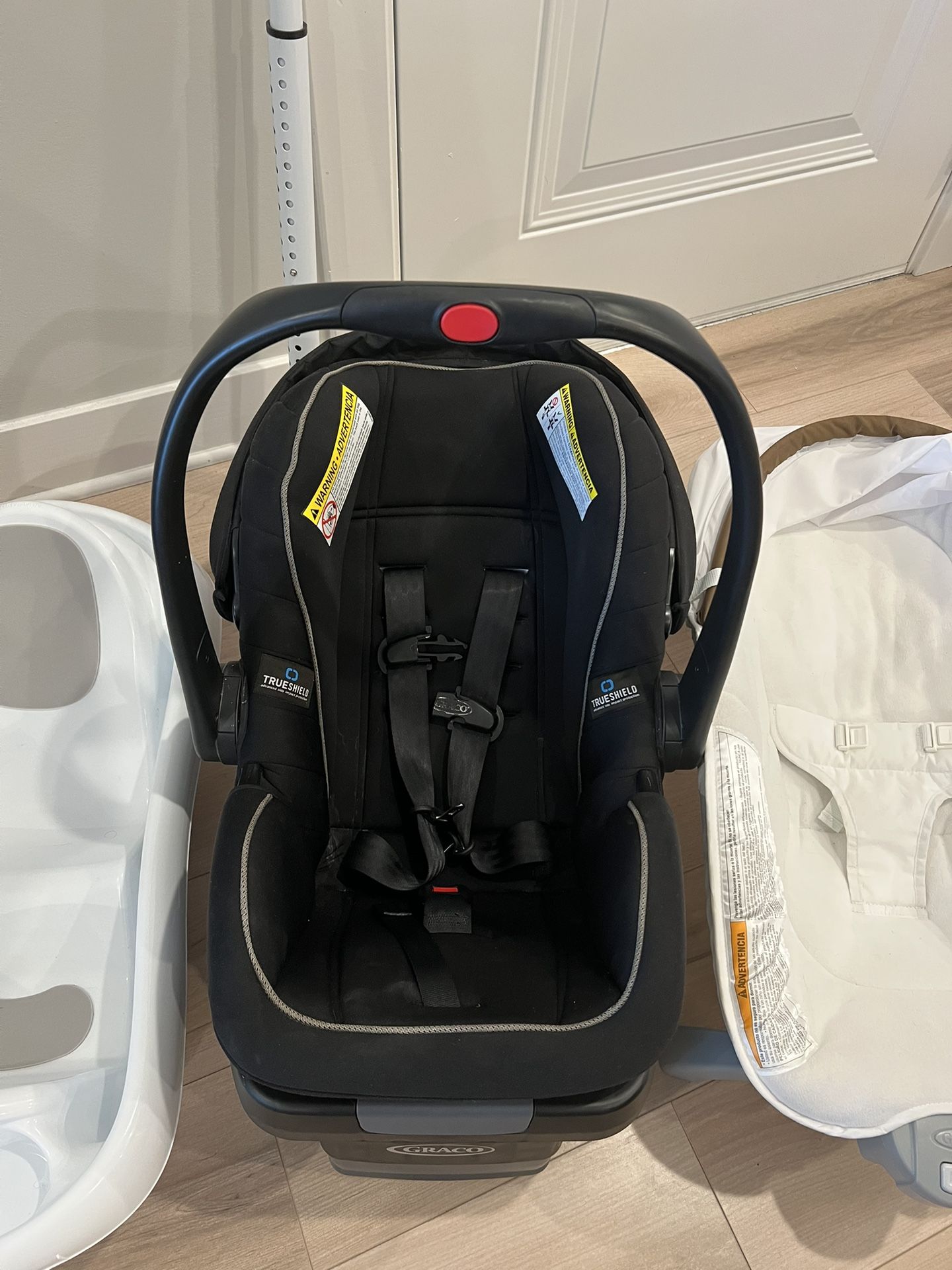 Graco rear facing infant car seat and base, model (contact info removed)