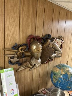 VTG Burwood Products Co U.S.A. Wall Plaque Knight’s Armor Heraldry Medieval