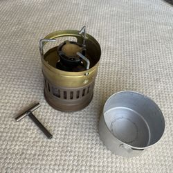 Bras Gasoline Stove - For parts or repair - For parts or repair - Graphite seal should be replaced - If the listing is up and you can see it, that mea