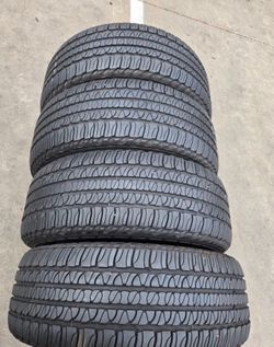 265 50 20 Goodyear  con 80% de vida las 4 They all have 80% of their life remaining.