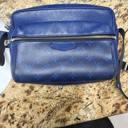 Louis Vuitton Outdoor leather bag