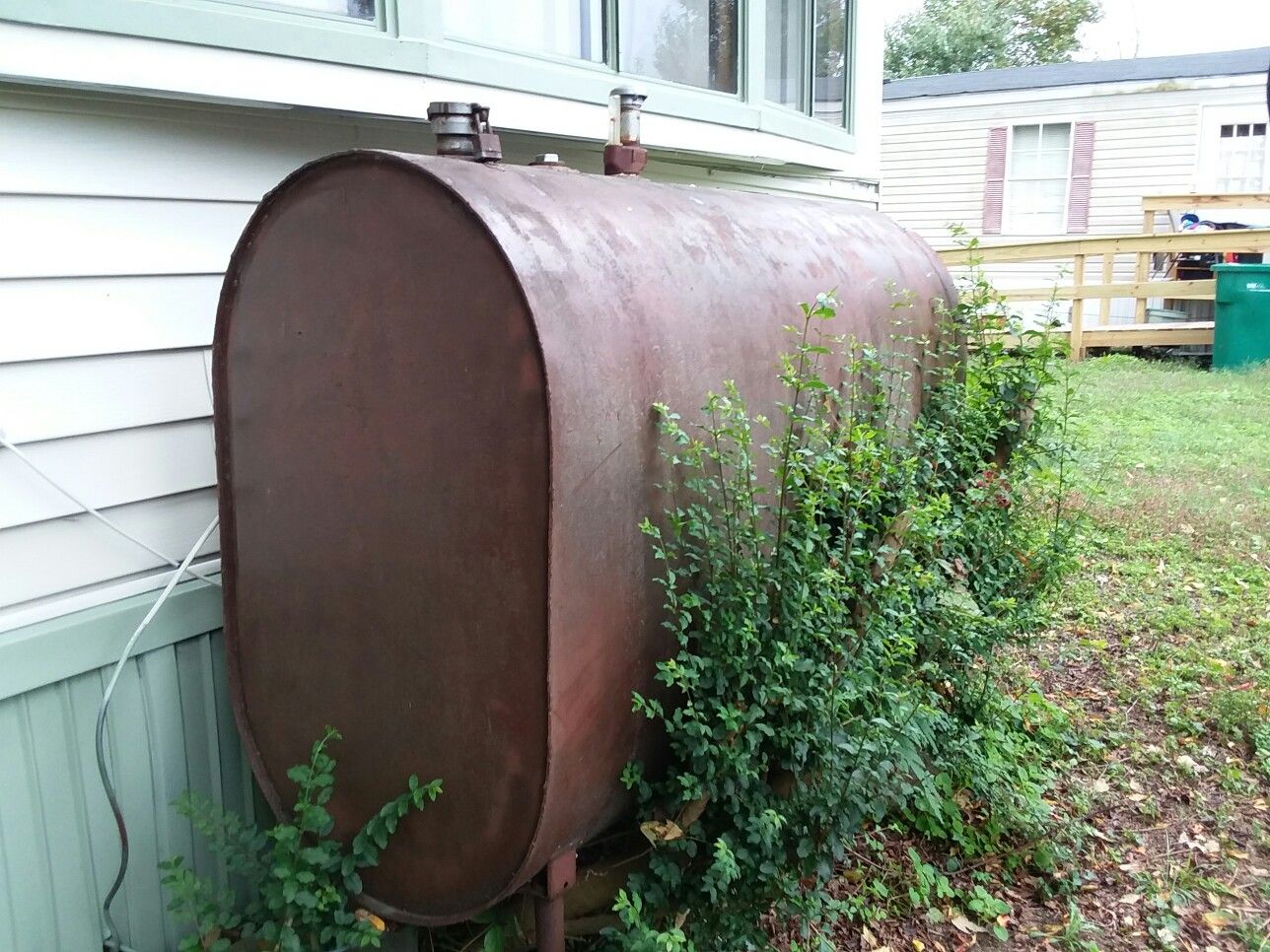 FREE OIL TANK WITH OIL