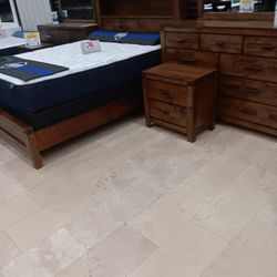 *Weekend Special*---Alton Rustic Wood King Beds W/Dresser And Mirror Sets---Delivery And Easy Financing Available 👍 