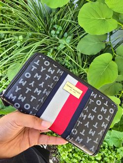 Tommy Hilfiger Zip Around Wallet