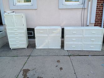 White whicker bedroom set.. beautiful clean excellent condition