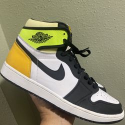 Air Jordan 1 Retro High OG Volt Gold - Authentic Size 12 