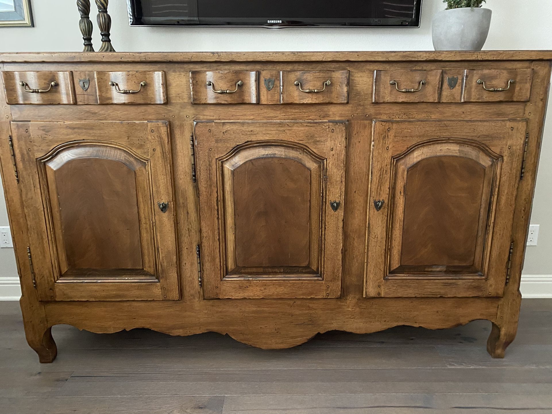 Drexel Heritage Arezzo Villa Cabinet