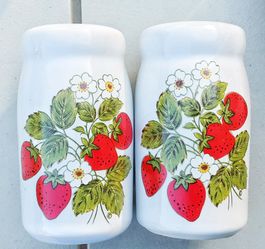 McCoy pottery 1970 s strawberry salt and pepper shakers S&P !