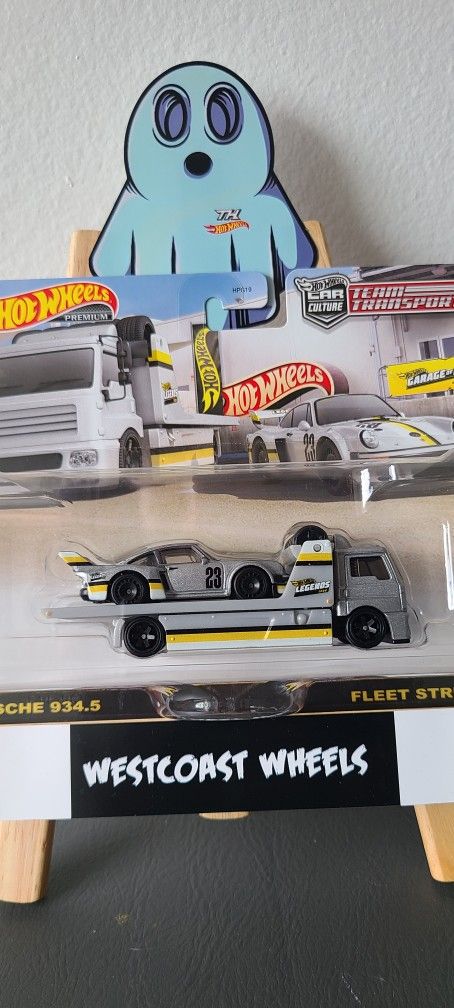 Hot Wheels Team Transport Garage Legend