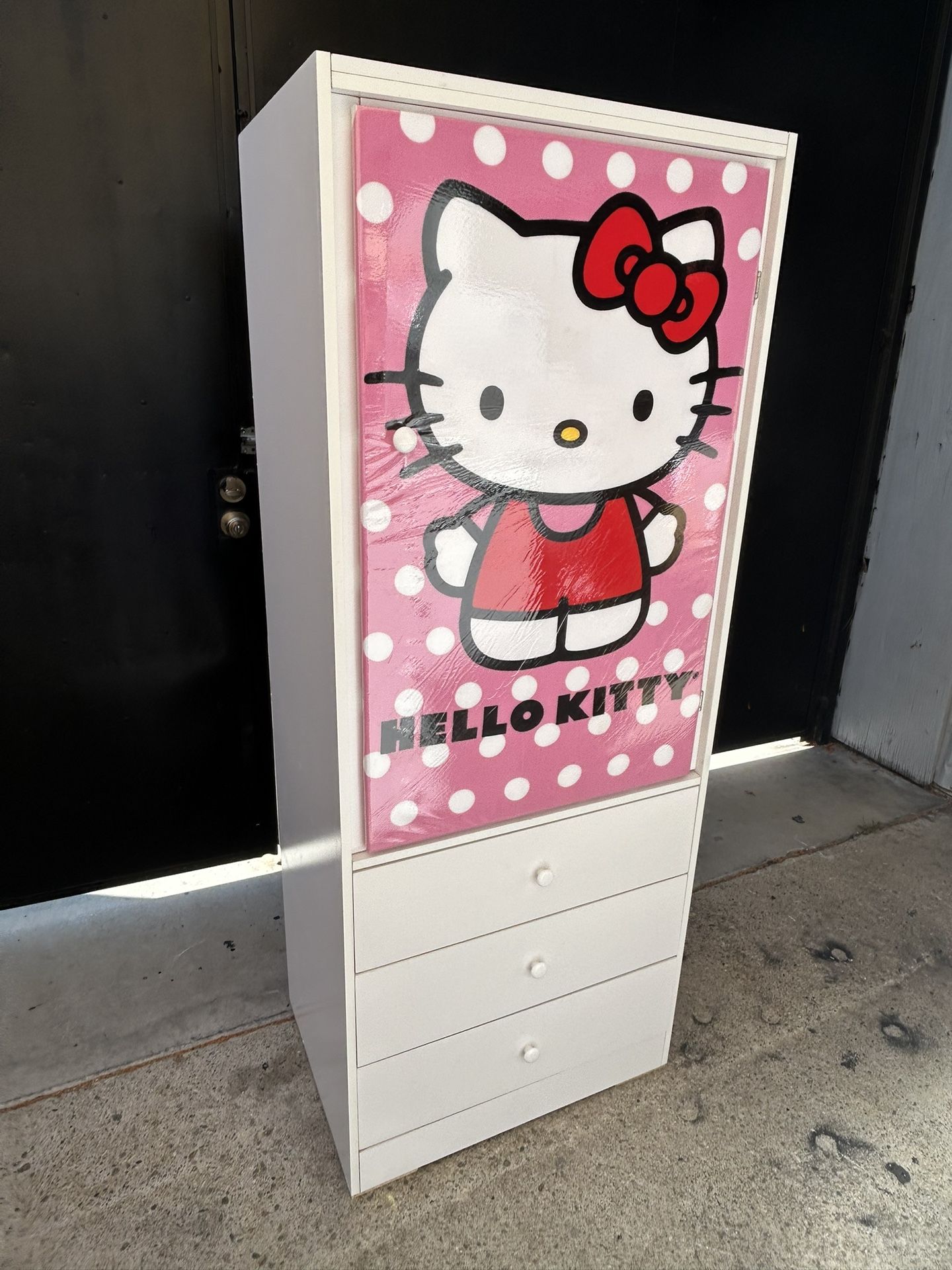 Hello Kitty Wardrobe Closet